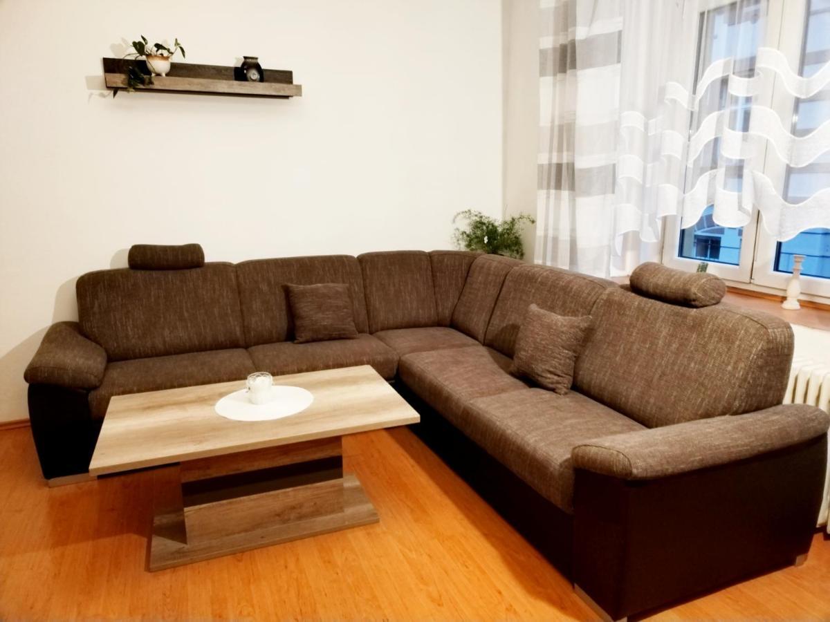 Apartman Isabel Дечин Екстериор снимка