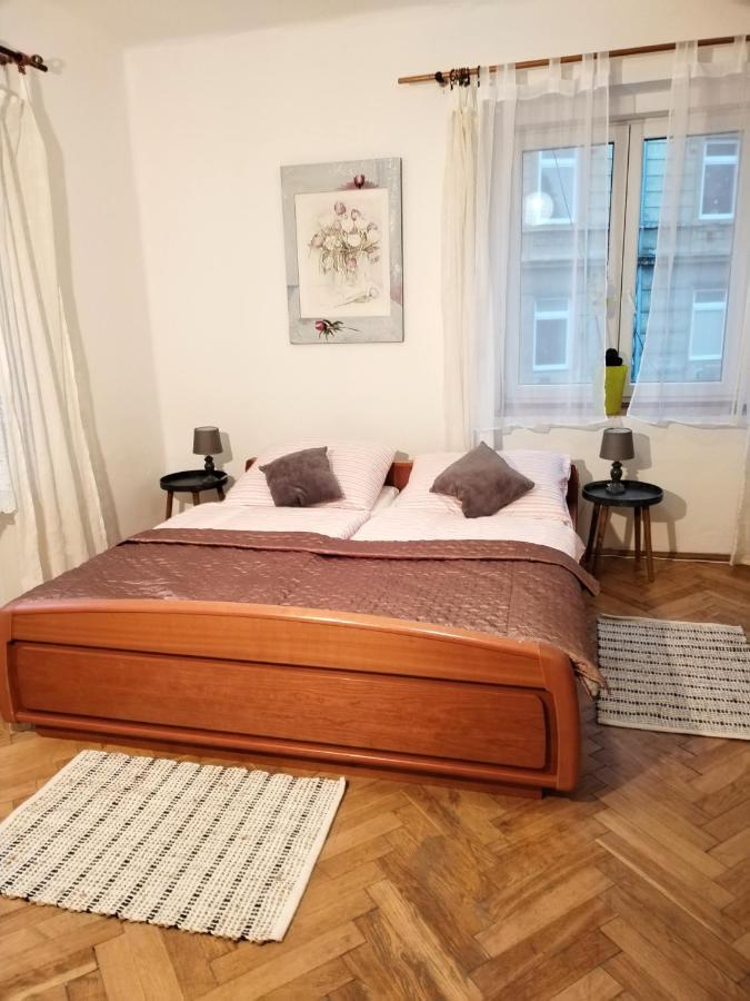 Apartman Isabel Дечин Екстериор снимка