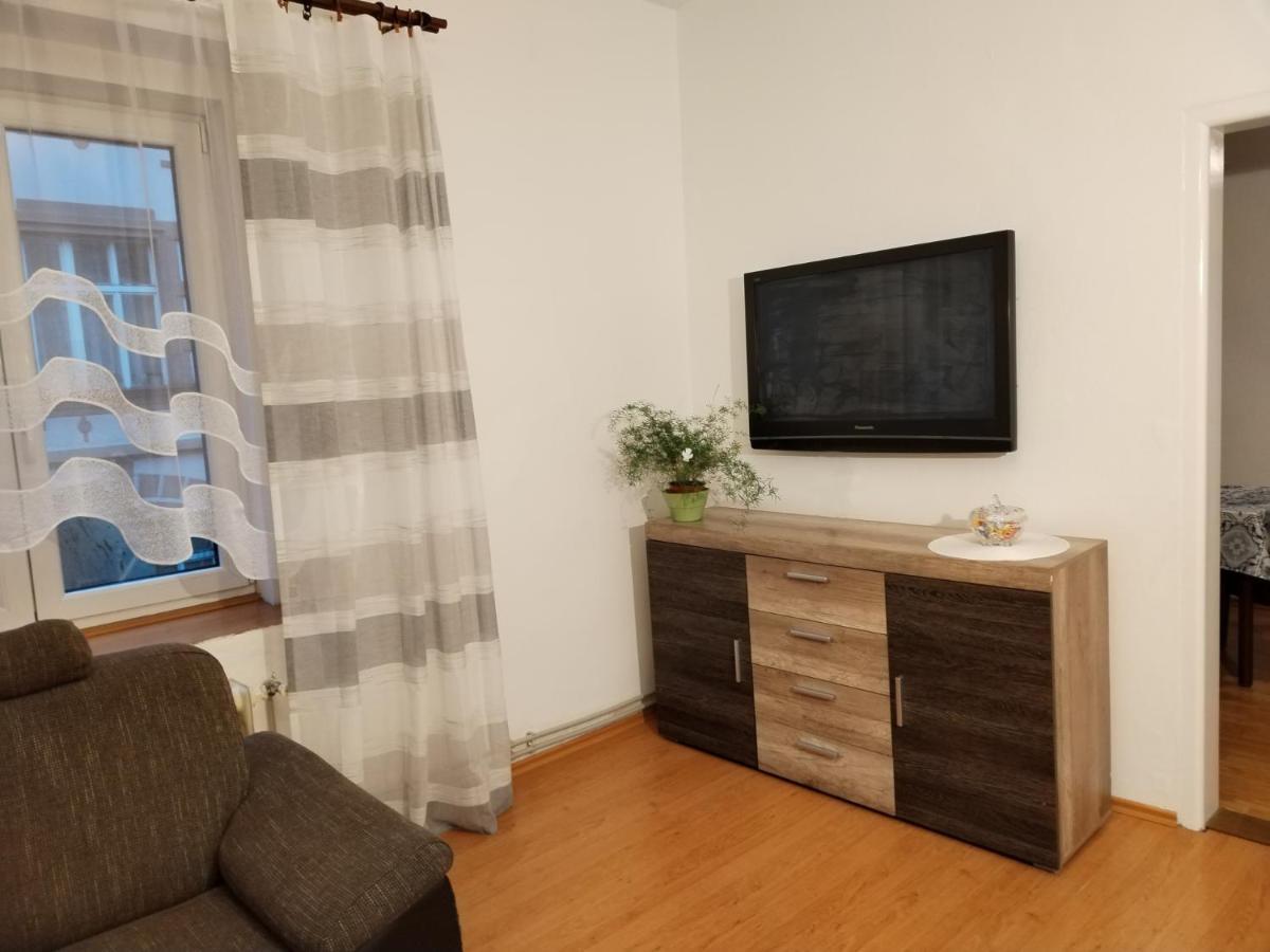 Apartman Isabel Дечин Екстериор снимка