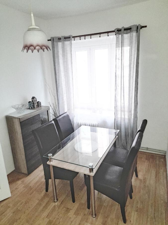 Apartman Isabel Дечин Екстериор снимка